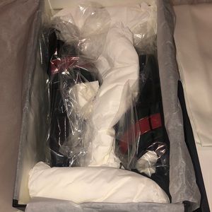 BRAND NEW GUCCI SLIDES! NEVER WORN!